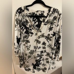 Black and White Floral Print 3/4 Sleeve Blouse